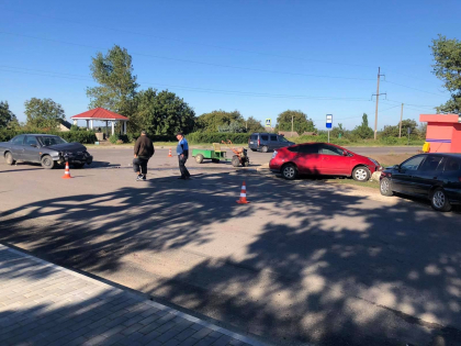 Accident in lant. Trei masini si un motocultor - grav avariate dupa ce s-au lovit puternic, la Stefan Voda. Ce spune politia - FOTO.