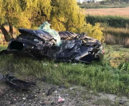 Un tanar a decedat, dupa a iesit la depasire si a provocat un accident, la Anenii Noi. Masina - un bot de fiare - FOTO