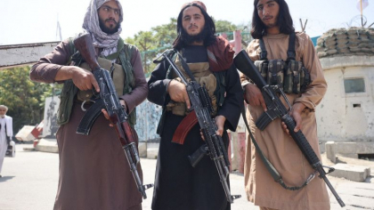 Talibanii sunt acuzati ca au ucis o femeie insarcinata, fosta politista, chiar in fata familiei ei Talibanii sunt acuzati ca au ucis o femeie insarcinata, fosta politista, chiar in fata familiei ei