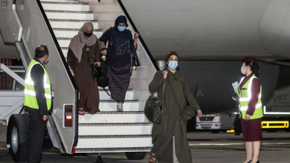Primii civili evacuati cu avionul din Kabul, dupa retragerea trupelor americane. SUA saluta „cooperarea” talibanilor