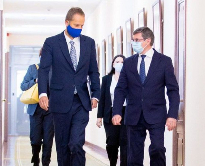 Prima intalnire oficiala a Presedintelui Parlamentului cu noul ambasador UE la Chisinau. Despre ce au discutat oficialii 