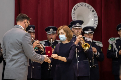 Maia Sandu a impartit distinctii unor angajati de la SIS. Decretul - semnat. Numele acestora - secret de stat - DOC/FOTO Maia Sandu a impartit distinctii unor angajati de la SIS. Decretul - semnat. Numele acestora - secret de stat - DOC/FOTO