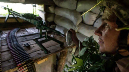 Doi soldati ucraineni ucisi si zece raniti in regiunea Donetk. Rebelii prorusi trag cu artilerie grea si lanseaza mine din drona Doi soldati ucraineni ucisi si zece raniti in regiunea Donetk. Rebelii prorusi trag cu artilerie grea si lanseaza mine din drona