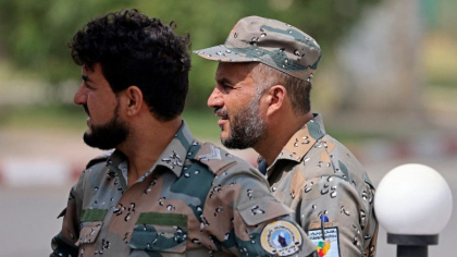 Premiera in Kabul. Politia afgana a revenit la posturi pe aeroport, alaturi de luptatori talibani
Premiera in Kabul. Politia afgana a revenit la posturi pe aeroport, alaturi de luptatori talibani