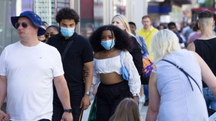 Guvernul britanic renunta la introducerea pasaportului de vaccinare: „Il vom pastra ca optiune de rezerva” Guvernul britanic renunta la introducerea pasaportului de vaccinare: „Il vom pastra ca optiune de rezerva”