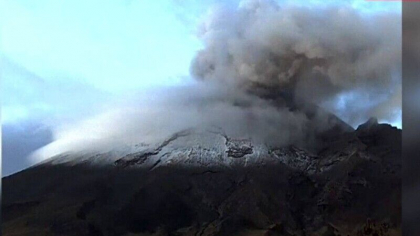 Vulcanul Popocatepetl erupe din nou. A aruncat o coloana masiva de cenusa Vulcanul Popocatepetl erupe din nou. A aruncat o coloana masiva de cenusa