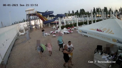 Doi tineri au furat o narghilea de pe teritoriul unui bazin. Politia din Balti cere ajutorul oamenilor - FOTO