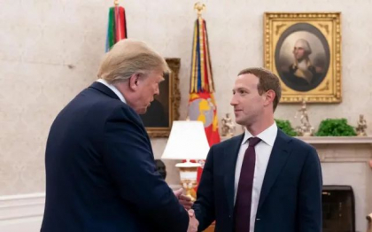 Donald Trump, despre CEO-ul Facebook: „Mark Zuckerberg obisnuia sa vina la Casa Alba sa ma pupe-n fund” 