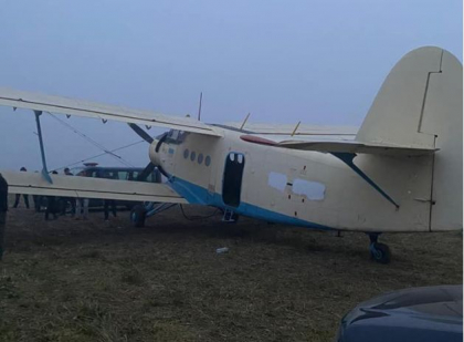Noi detalii privind retinerea avionului ucrainean, care ar fi transportat tigari de contrabanda. Declaratiile politiei de frontiera Noi detalii privind retinerea avionului ucrainean, care ar fi transportat tigari de contrabanda. Declaratiile politiei de frontiera