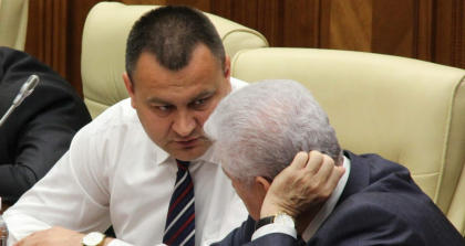 Parlamentul urmeaza sa aprobe demisia ex-deputatul comunist, apoi - democrat, Anatolie Zagorodnii, din functia de director general al Agentiei Nationale pentru Solutionarea Contestatiilor 