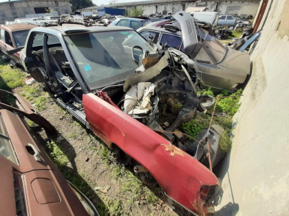 Verificari la un parc de dezmembrari auto: angajatii vamali au gasit 11 automobile cu numere straine. Proprietarii vor fi sanctionati - FOTO