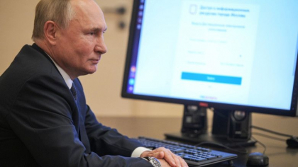 Putin a votat online, „din buncar”, la alegerile parlamentare ruse. Liderul rus se afla in carantina stricta Putin a votat online, „din buncar”, la alegerile parlamentare ruse. Liderul rus se afla in carantina stricta