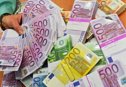 Curs valutar BNM pentru 17 septembrie. Cat costa astazi un euro si un dolar - FOTO
Curs valutar BNM pentru 17 septembrie. Cat costa astazi un euro si un dolar - FOTO