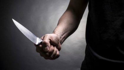 Oaspetele nedorit? Un barbat - injunghiat, dupa ce a venit in ospetie la un consatean si l-a batut in timp ce acesta dormea Oaspetele nedorit? Un barbat - injunghiat, dupa ce a venit in ospetie la un consatean si l-a batut in timp ce acesta dormea