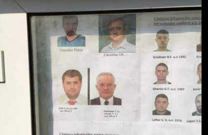 Fotografia lui Veaceslav Platon si Gheorghe Cavcaliuc, afisata pe panoul cu infractorii dati in cautare, alaturi de Ilan Sor si Vlad Plahotniuc - FOTO