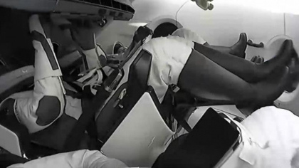 Primii turisti spatiali ai capsulei SpaceX s-au intors pe Terra, dupa trei zile petrecute in spatiu Primii turisti spatiali ai capsulei SpaceX s-au intors pe Terra, dupa trei zile petrecute in spatiu