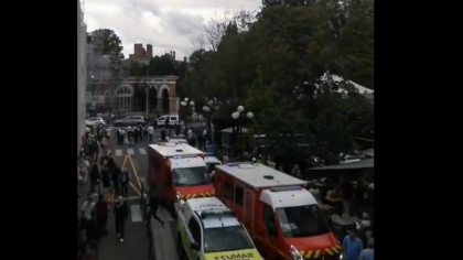 Sase oameni au fost raniti dupa ce o masina a intrat intr-o terasa aglomerata din Franta