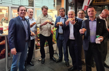 Pentru ca nu este vaccinat, presedintele brazilian - nevoit sa manance pe strada la New York Pentru ca nu este vaccinat, presedintele brazilian - nevoit sa manance pe strada la New York