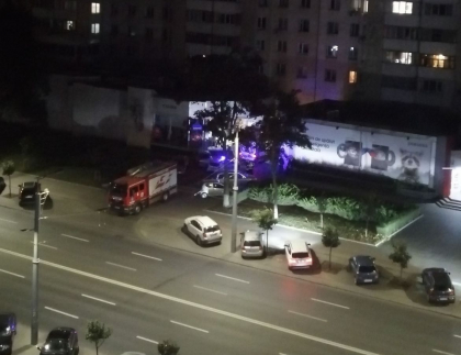 Un adolescent a cazut de pe acoperisul unui bloc de locuit din centru Chisinaului - FOTO Un adolescent a cazut de pe acoperisul unui bloc de locuit din centru Chisinaului - FOTO