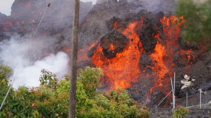 Vulcanul din La Palma a emis deja peste 20.000 de tone de dioxid de sulf. Raul de lava avanseaza cu 300 de metri pe ora spre ocean Vulcanul din La Palma a emis deja peste 20.000 de tone de dioxid de sulf. Raul de lava avanseaza cu 300 de metri pe ora spre ocean