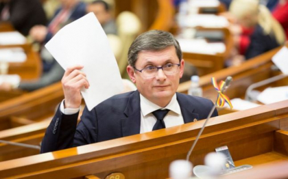Igor Grosu catre deputatii nevaccinati: "Vor fi fugariti in jurul Parlamentului sa oboseasca un pic"