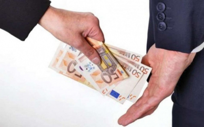 Un barbat din Floresti risca 6 ani de inchisoare, dupa ce ar fi luat mita pentru perfectarea a doua permise de conducere
Un barbat din Floresti risca 6 ani de inchisoare, dupa ce ar fi luat mita pentru perfectarea a doua permise de conducere