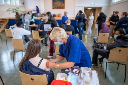 Tara care ridica toate restrictiile, dupa ce mai mult de jumatate de populatie a fost vaccinata: ”A venit timpul sa ne intoarcem la viata normala” Tara care ridica toate restrictiile, dupa ce mai mult de jumatate de populatie a fost vaccinata: ”A venit timpul sa ne intoarcem la viata normala”