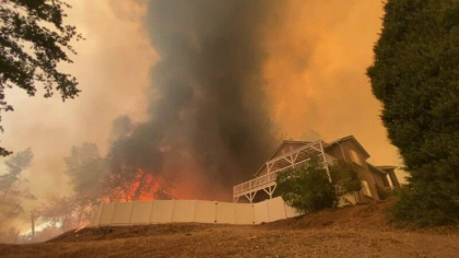 Scene apocaliptice in California. Faimoasa rezervatie cu arbori sequoia arde neincetat de doua saptamani - VIDEO