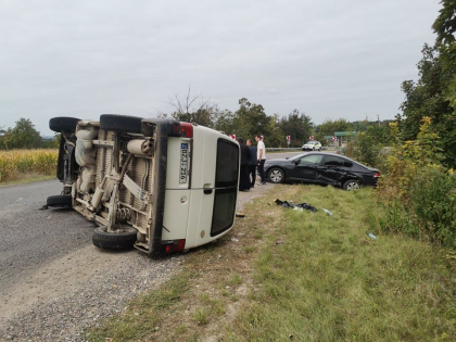 Doi copii au avut nevoie de ingrijiri medicale, dupa ce masina in care se aflau s-a lovit de un alt automobil, la Drochia - FOTO