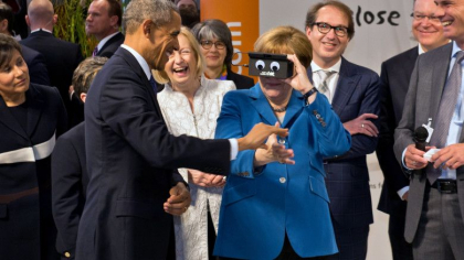 Cele mai amuzante si mai inedite ipostaze in care a fost surprinsa Angela Merkel -GALERIE FOTO Cele mai amuzante si mai inedite ipostaze in care a fost surprinsa Angela Merkel -GALERIE FOTO