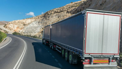 Londra va da vize temporare strainilor care vor sa lucreze ca soferi de camion si in industria carnii. De ce a fost criticata masura