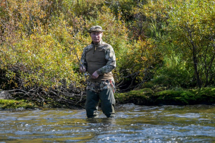 Vladimir Putin a iesit din carantina si a plecat in vacanta la pescuit - FOTO Vladimir Putin a iesit din carantina si a plecat in vacanta la pescuit - FOTO