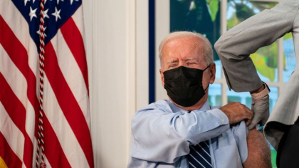 Joe Biden si-a facut a treia doza de vaccin anti-Covid. „Stiu ca nu pare, dar am peste 65 de ani”