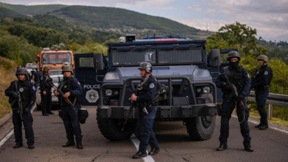 Tensiuni intre Kosovo si Serbia. Ambele parti au desfasurat trupe in apropiere de frontiera comuna Tensiuni intre Kosovo si Serbia. Ambele parti au desfasurat trupe in apropiere de frontiera comuna