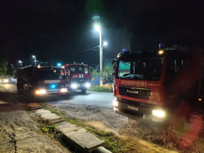 O casa din Causeni a luat foc. Au intervenit 3 echipaje de salvatori - FOTO O casa din Causeni a luat foc. Au intervenit 3 echipaje de salvatori - FOTO