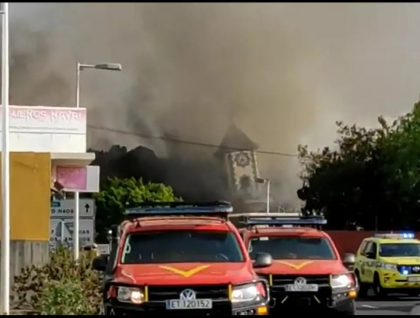 Imagini dramatice cu o biserica din Canare, care se prabuseste dupa ce este lovita de lava - VIDEO Imagini dramatice cu o biserica din Canare, care se prabuseste dupa ce este lovita de lava - VIDEO