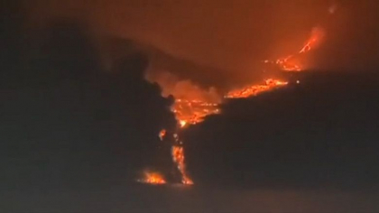 Lava vulcanului din La Palma a ajuns in ocean. In aer sunt eliberate substante chimice care pot afecta ochii, pielea si respiratia - VIDEO Lava vulcanului din La Palma a ajuns in ocean. In aer sunt eliberate substante chimice care pot afecta ochii, pielea si respiratia - VIDEO