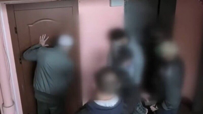 Momentul socant in care un barbat din Belarus este impuscat mortal de ofiterii KGB - VIDEO Momentul socant in care un barbat din Belarus este impuscat mortal de ofiterii KGB - VIDEO