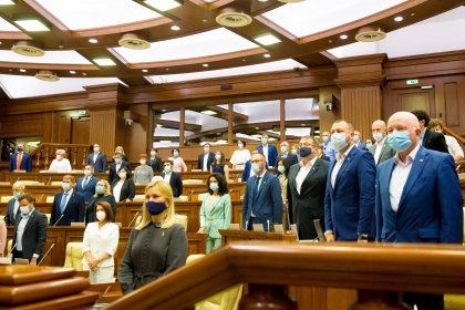 Deputatii au tinut un minut de reculegere in memoria victimelor incendiului de la Spitalul din Constanta