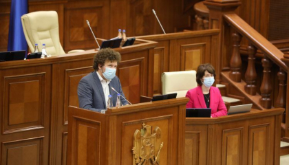 Masurile de protectie sociala anti-Covid pentru angajati, aprobate de Parlament