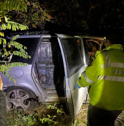 Un automobil plin cu tigari - depistat pe teritoriul Romaniei. O persoana a fost ranita. Angajatii IGPF au sarit in ajutor politistilor de frontiera de peste Prut - VIDEO