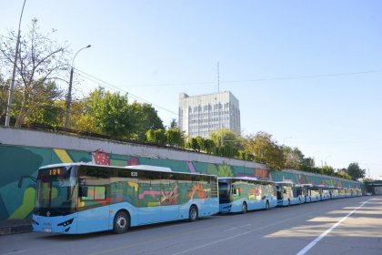 Inca 10 autobuze noi din cele 100 cumparate de primaria capitalei - distribuite in suburbiile capitalei - FOTO Inca 10 autobuze noi din cele 100 cumparate de primaria capitalei - distribuite in suburbiile capitalei - FOTO
