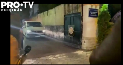 Alexandr Stoianoglo - scos de la Directia de Politie Chisinau - VIDEO