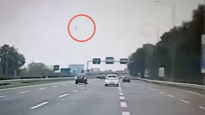  Momentul in care avionul pilotat de Dan Petrescu se prabuseste - VIDEO