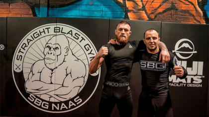 Antrenorul lui Conor McGregor este moldoveanul care a facut ieri scandal la Aeroportul International Chisinau Antrenorul lui Conor McGregor este moldoveanul care a facut ieri scandal la Aeroportul International Chisinau