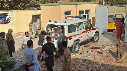 Atac sinucigas cu bomba la o moschee din Afganistan. Peste 100 de oameni au fost raniti sau ucisi