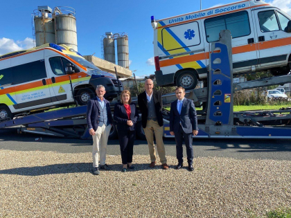 Italia a donat doua ambulante si un car funebru pentru Primaria capitalei - FOTO Italia a donat doua ambulante si un car funebru pentru Primaria capitalei - FOTO