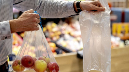 Franta interzice de la 1 ianuarie ambalajele din plastic pentru fructe si legume Franta interzice de la 1 ianuarie ambalajele din plastic pentru fructe si legume