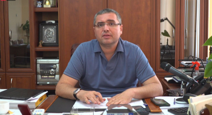 Usatii despre negocierile ministrul Infrastructurii cu Gazprom: "Sa-l trimita pe Spinu la negocieri cu Gazprom e ca si cum as trimite soferul de la primaria Balti la intrevedere cu Merkel" - VIDEO Usatii despre negocierile ministrul Infrastructurii cu Gazprom: "Sa-l trimita pe Spinu la negocieri cu Gazprom e ca si cum as trimite soferul de la primaria Balti la intrevedere cu Merkel" - VIDEO
