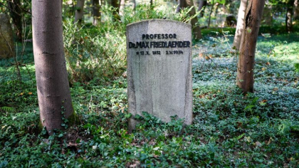 Un negationist al Holocaustului a fost inhumat in mormantul unui evreu din Germania. Biserica protestanta si-a cerut scuze